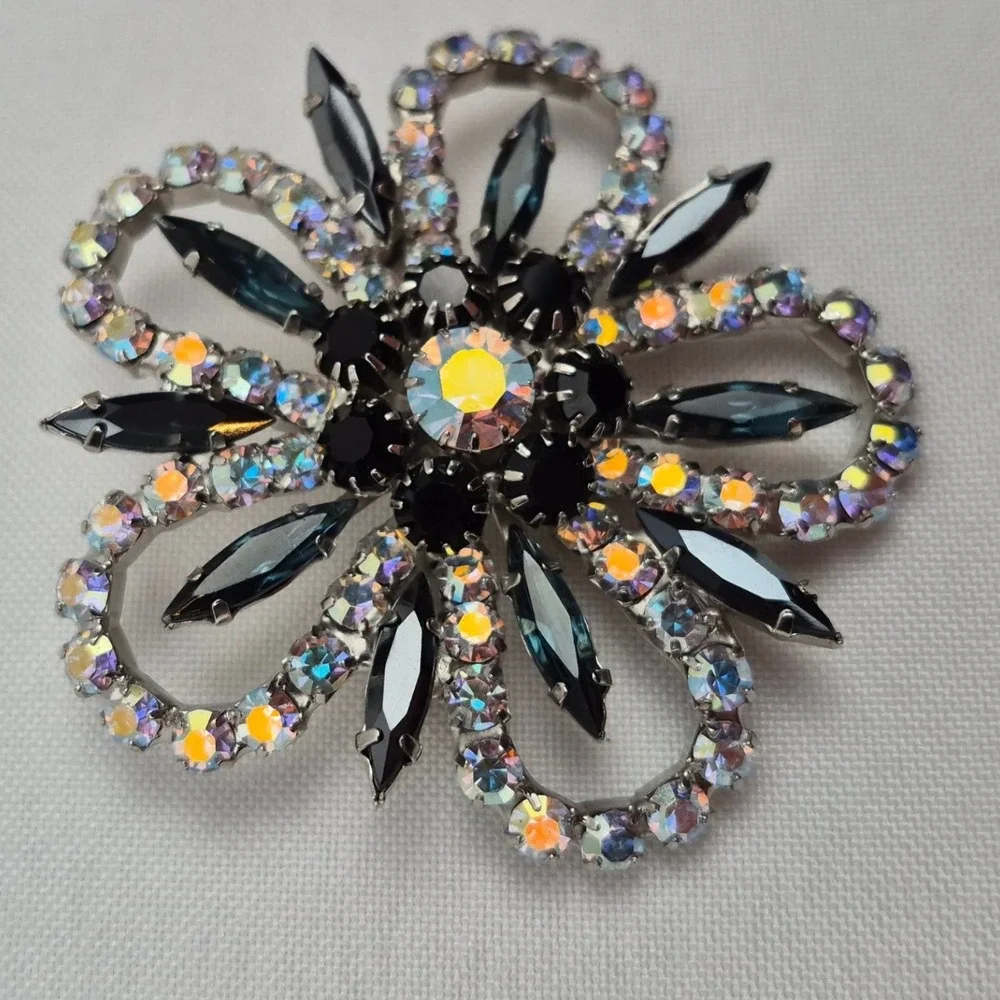 Vtg 60s Aurora‎ Borealis Rhinestone Brooch Pin 2.5